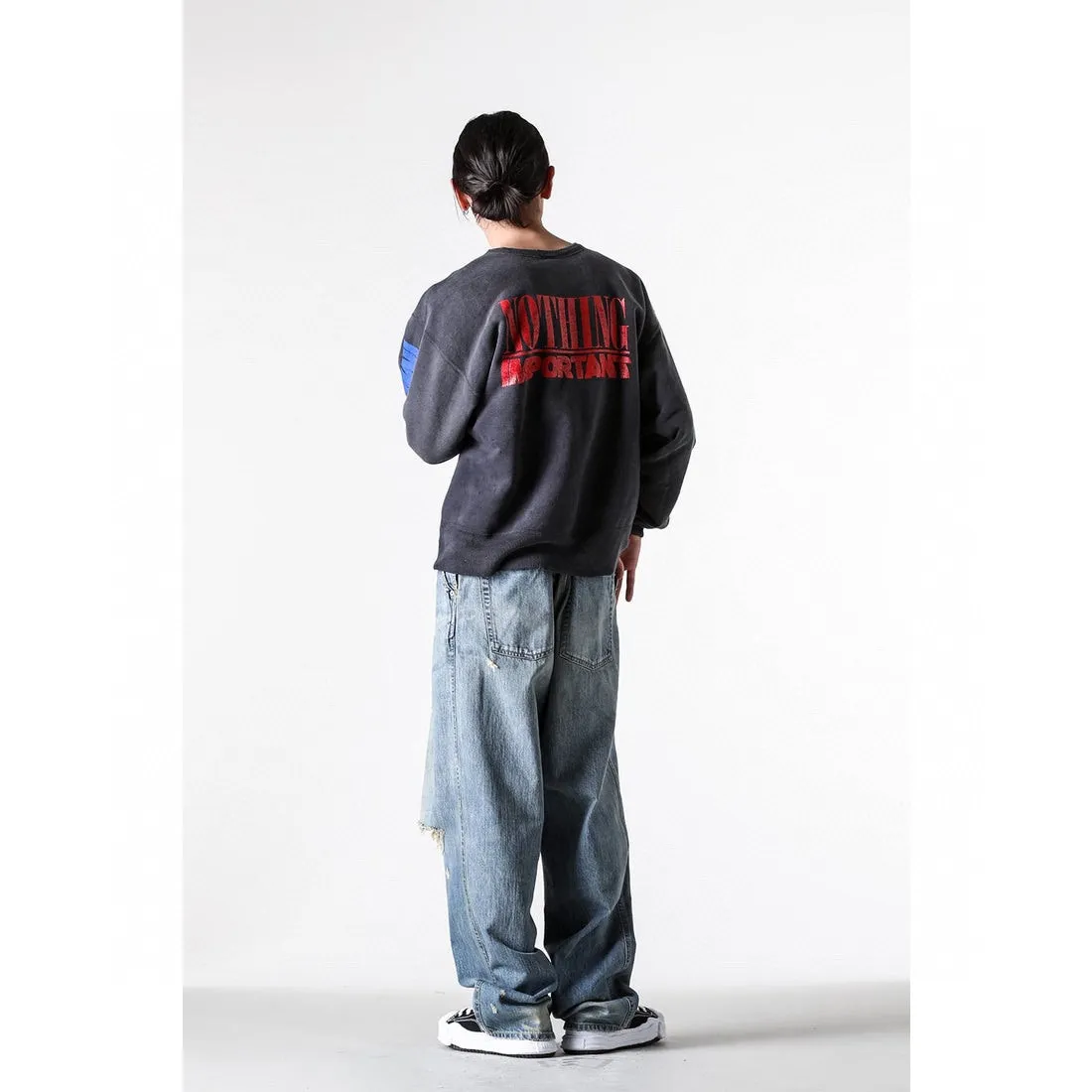 SAINT Mxxxxxx × Kosuke Kawamura KK_CRW SWT/NOTHNG IMP/BLK joint model Holy Infant Tadpole retro distressed sweatshirt, washed black S-XL Assute dyeing, genuine whole garment sprayed with horsetail fading process, collar/cuffs frayed in many places, front and rear panels/sleeves super complicated hanging grinding, heavy washing and distressing, correct fruit mark/angel mark